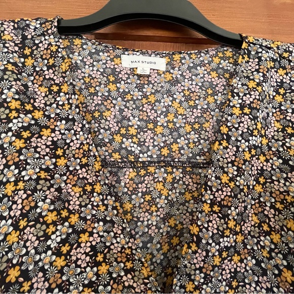 Max Studio Black Pink Yellow White Floral Blouse Ruffle Size L - Picture 3 of 7